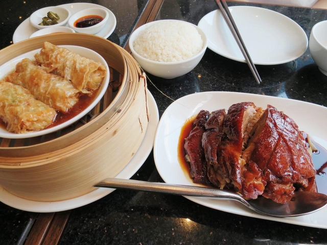 フォーシーズンズ (エムクオーティエ店)