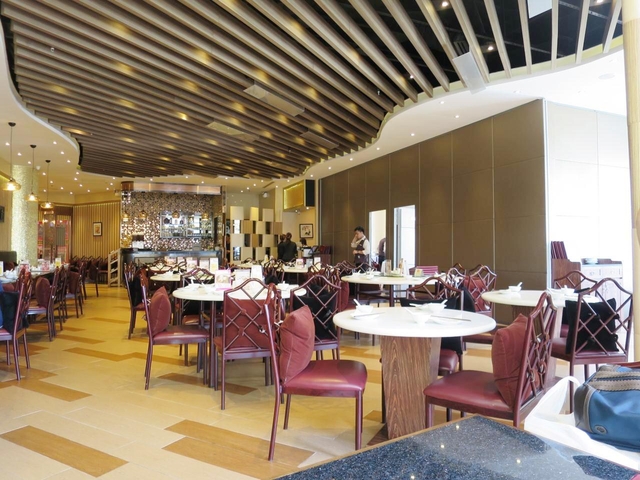 フォーシーズンズ (エムクオーティエ店)