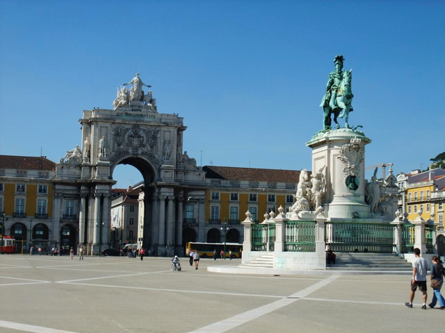 コメルシオ広場