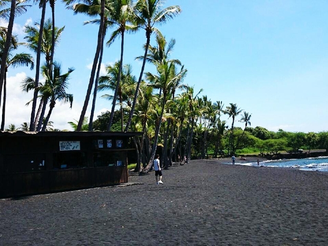 4. プナルウ黒砂海岸