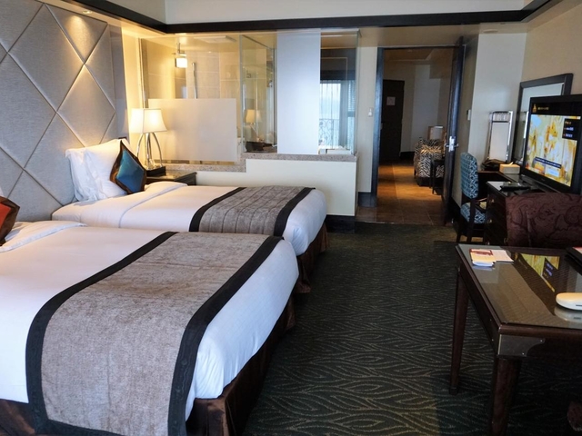 6. OKINAWA KARIYUSHI RESORT EXES ONNA (沖縄かりゆしリゾートEXES恩納)