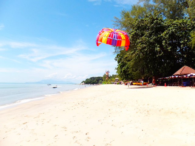 11. バトゥフェリンギビーチ