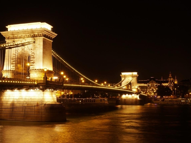 1. セーチェニー鎖橋 / ブダ地区