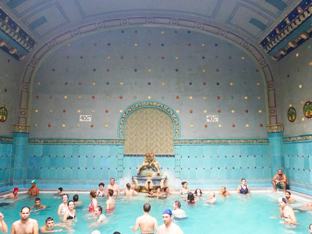 12. ゲッレールト温泉