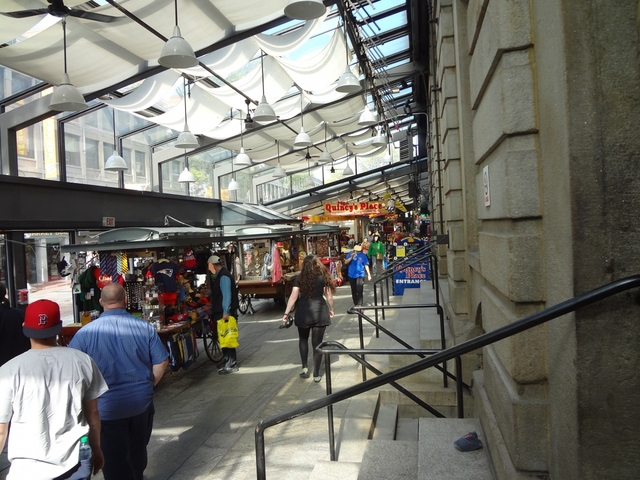 11. ファニュエル ホール マーケットプレイス