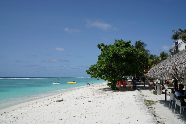リゾート島にも負けない美しい海が広がるローカル島