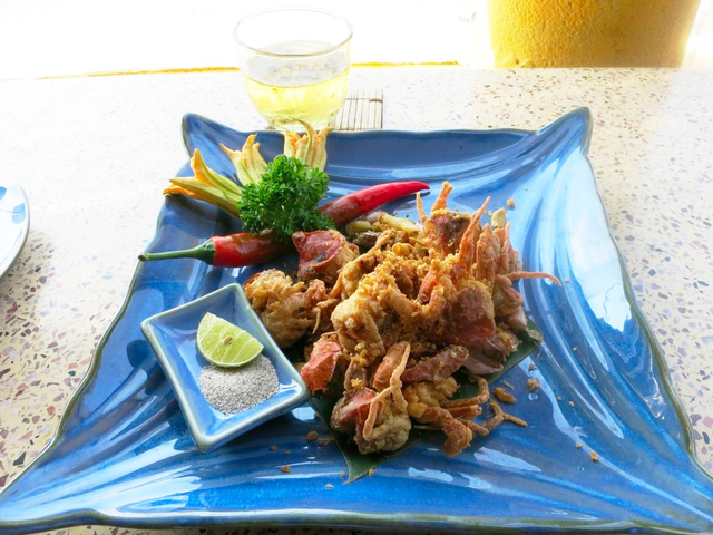 8. ソフトシェルクラブまるごと揚げ