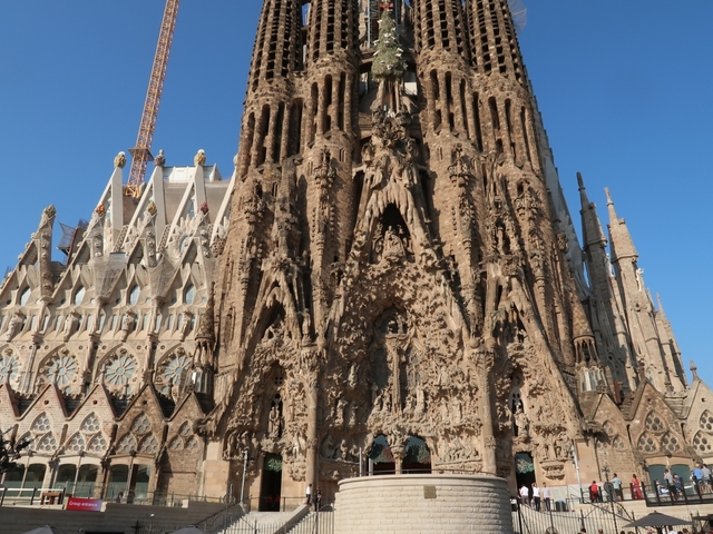 1. 生誕のファサード