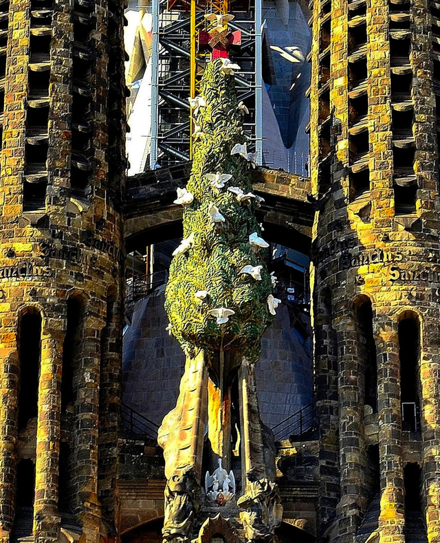 1. 生誕のファサード