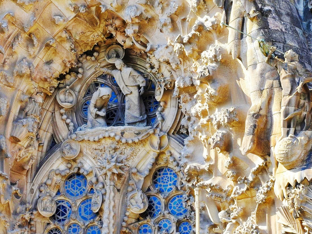 1. 生誕のファサード