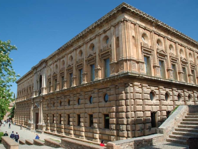 カルロス5世宮殿