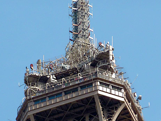 エッフェル塔解体の危機