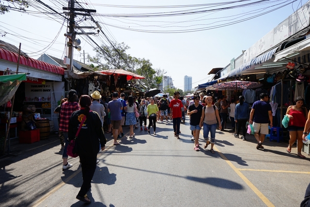 ウィークエンド マーケット