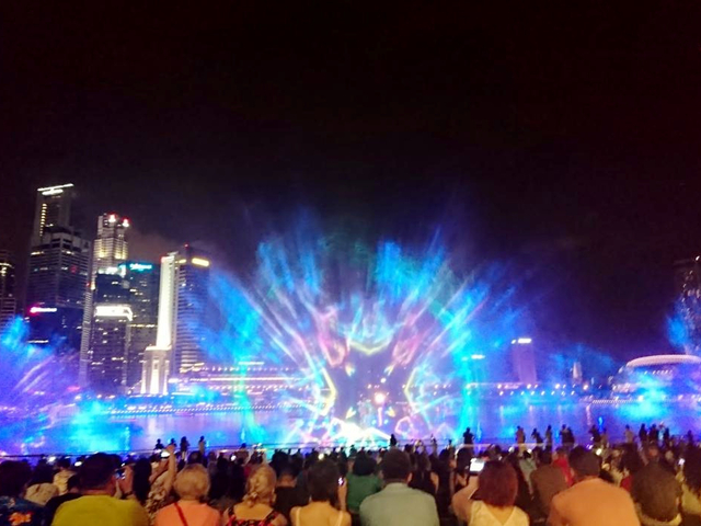 大迫力の噴水ショー「スペクトラ」を鑑賞