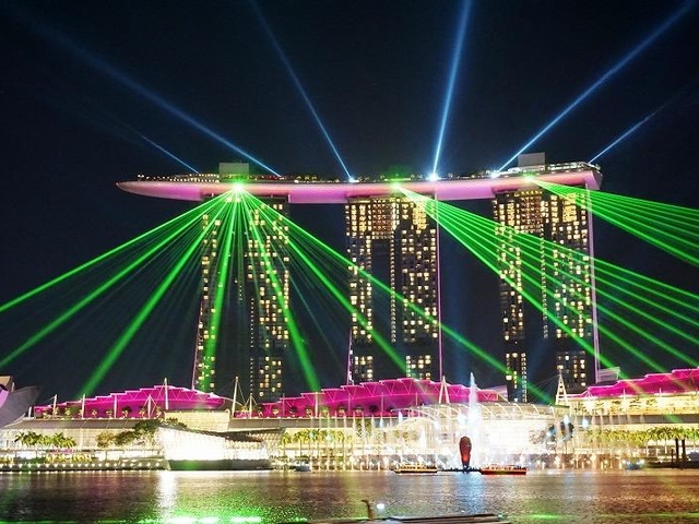 大迫力の噴水ショー「スペクトラ」を鑑賞