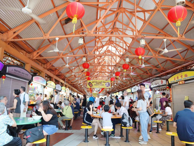 チキンライスの名店があるホーカーズでランチ