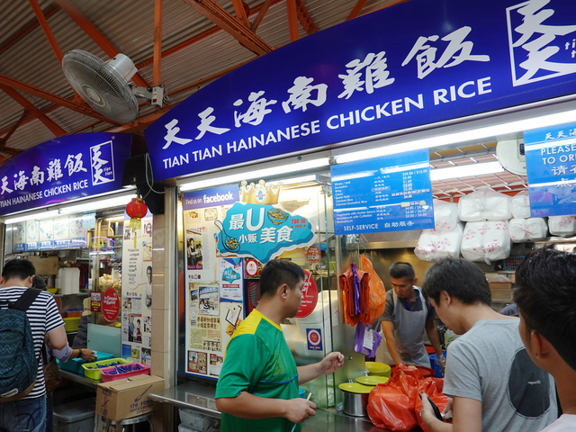 チキンライスの名店があるホーカーズでランチ