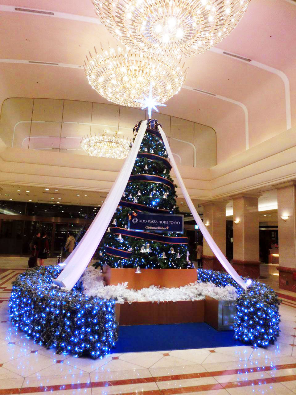 ステキな一夜を 東京 横浜でクリスマスツリーが美しいホテル10選 トラベルマガジン
