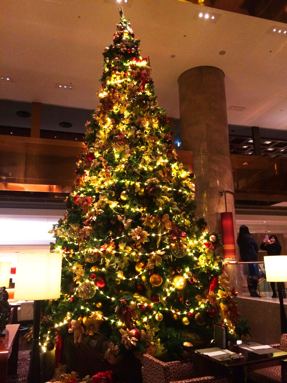 ステキな一夜を 東京 横浜でクリスマスツリーが美しいホテル10選 トラベルマガジン